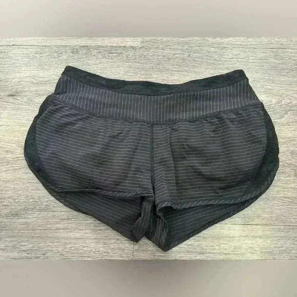 Lululemon Run For Days Short Size 6 - Picture 1 of 3